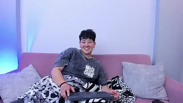 Gaia n Nix online show from April 2026 04:24:01 AM