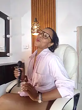 Snapshot of samaraa_smith1 chatting on June 2026 12:33:02 PM samaraa smith1 online show from June 2026 12:33:02 PM