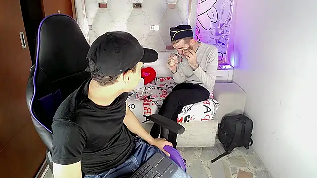 Top and bottom online show from March 2026 08:26:02 PM