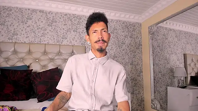 NoaahTylor online show from April 2026 08:28:02 PM