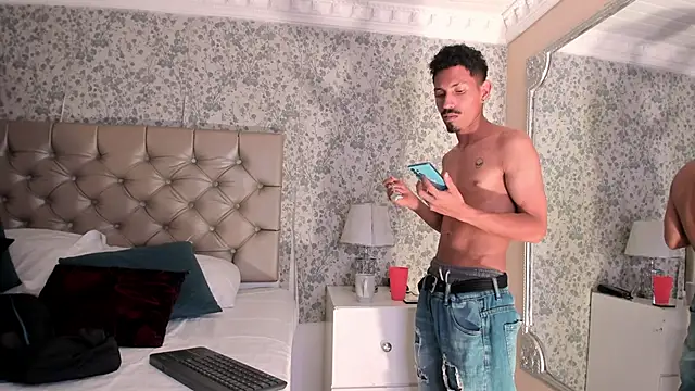 NoaahTylor online show from April 2026 11:31:02 PM