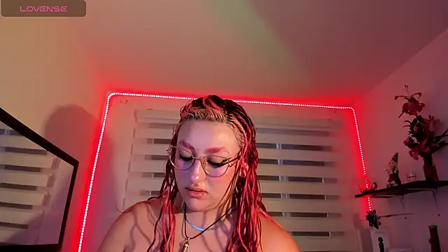 Snapshot of Emily_Jonesh chatting on April 2026 12:21:02 PM Emily Jonesh online show from April 2026 12:21:02 PM