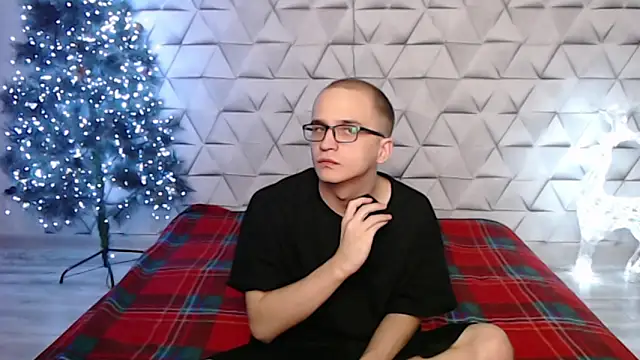 Pure Aura online show from February 2026 05:09:01 PM