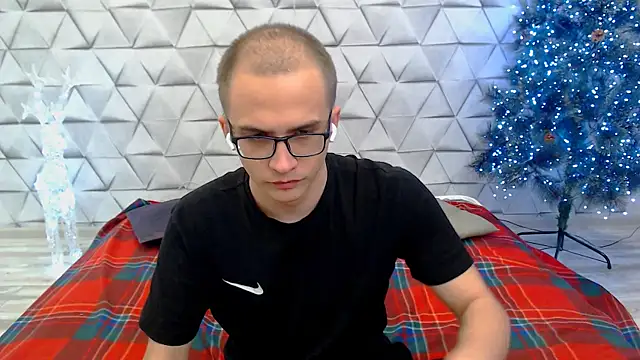 Pure Aura online show from February 2026 06:52:01 PM