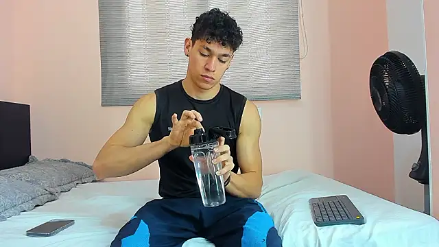 Snapshot of Muscle__Myke chatting on February 2026 12:36:01 PM Muscle Myke online show from February 2026 12:36:01 PM