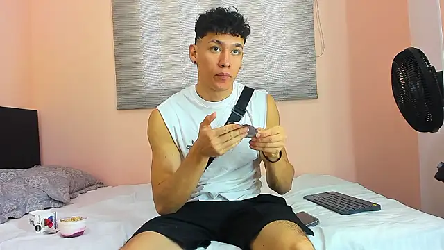 Snapshot of Muscle__Myke chatting on February 2026 12:38:01 PM Muscle Myke online show from February 2026 12:38:01 PM