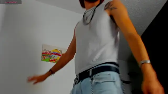 LovexJuxn8 online show from February 2026 04:01:01 PM