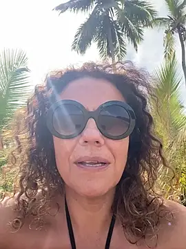 CurlyShakira online show from March 2026 01:55:01 PM