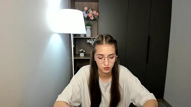 ClarineCasebolt online show from February 2026 03:12:01 AM