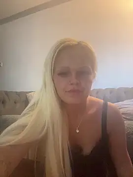 Snapshot of BlondeMilfXo chatting on May 2026 06:14:01 PM BlondeMilfXo online show from May 2026 06:14:01 PM