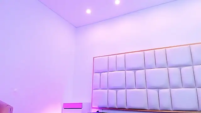 Snapshot of Violetta-foxx chatting on February 2026 07:37:02 PM Violetta-foxx online show from February 2026 07:37:02 PM