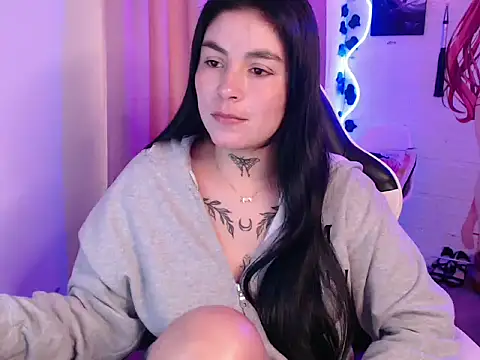 Snapshot of JanineRae chatting on February 2026 07:43:02 PM JanineRae online show from February 2026 07:43:02 PM