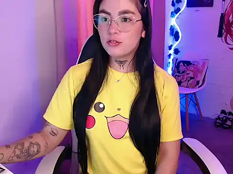 Snapshot of JanineRae chatting on February 2026 06:15:02 PM JanineRae online show from February 2026 06:15:02 PM