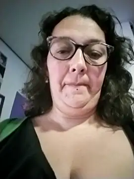 Snapshot of _Saraqueen chatting on February 2026 03:57:01 AM Saraqueen online show from February 2026 03:57:01 AM