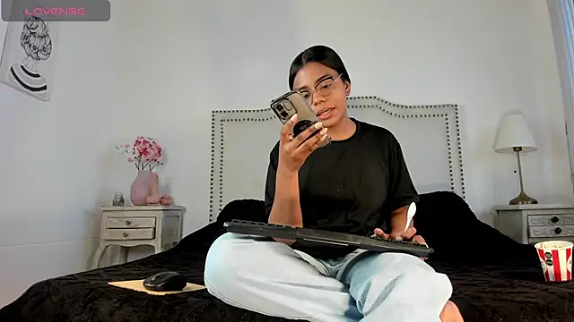 Snapshot of madii_lenon chatting on June 2026 08:40:02 PM madii lenon online show from June 2026 08:40:02 PM