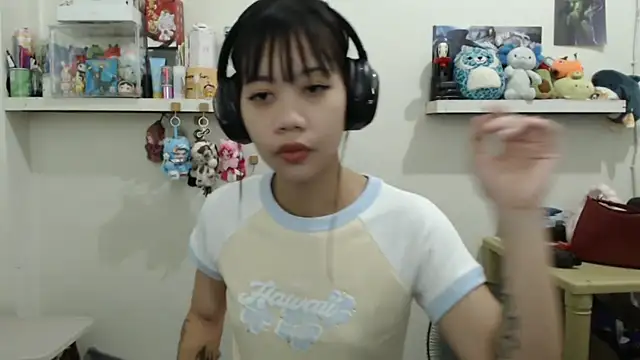 Snapshot of GloryKulikowski chatting on March 2026 01:34:01 AM GloryKulikowski online show from March 2026 01:34:01 AM