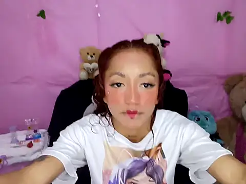 Snapshot of Elii_petit chatting on May 2026 12:35:02 PM Elii petit online show from May 2026 12:35:02 PM