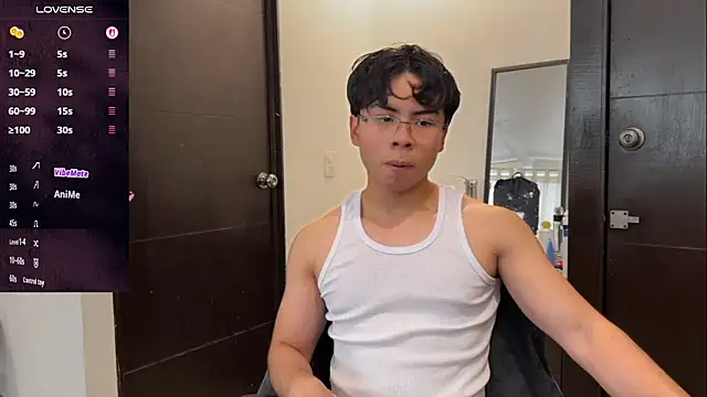 Snapshot of BentoBoxxx chatting on May 2026 11:14:02 PM BentoBoxxx online show from May 2026 11:14:02 PM