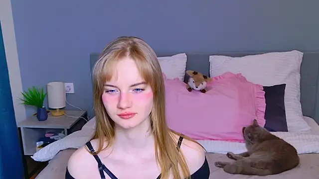 ElfieWhite online show from April 2026 06:10:01 PM