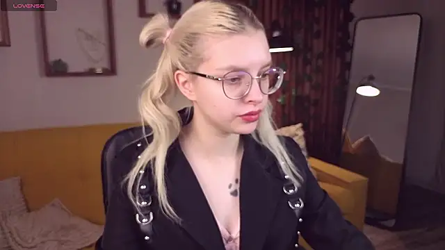 Snapshot of TiffanyPeachi chatting on February 2026 10:36:01 AM TiffanyPeachi online show from February 2026 10:36:01 AM