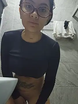 Snapshot of Roma_xxx chatting on February 2026 10:17:02 PM Roma xxx online show from February 2026 10:17:02 PM