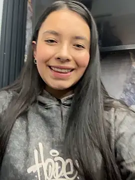 Miss Bella Flame online show from April 2026 06:54:02 PM