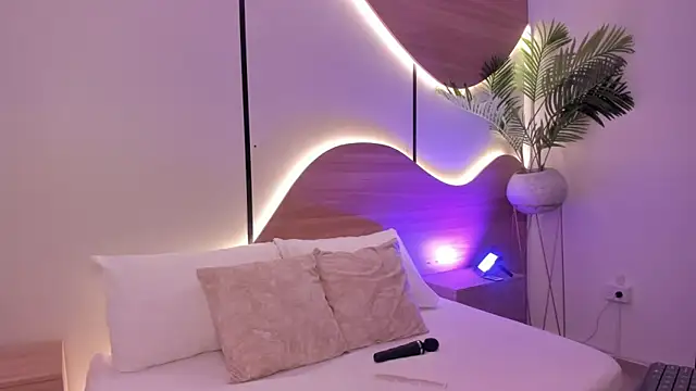 Snapshot of ariadna_boneville chatting on May 2026 02:31:01 AM ariadna boneville online show from May 2026 02:31:01 AM