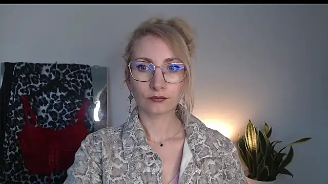 CinderellaMoon online show from April 2026 05:30:01 AM