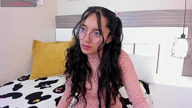 Snapshot of Emilyblussh chatting on March 2026 06:04:02 PM Emilyblussh online show from March 2026 06:04:02 PM