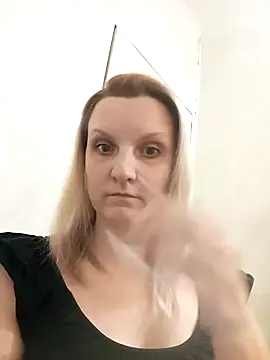 Snapshot of SusanGold9211 chatting on February 2026 09:42:02 AM SusanGold9211 online show from February 2026 09:42:02 AM