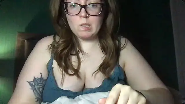 Snapshot of CurvyBx chatting on February 2026 09:24:02 PM CurvyBx online show from February 2026 09:24:02 PM