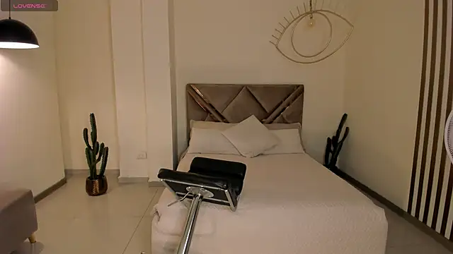 CarolineEvans x online show from March 2026 04:26:01 AM