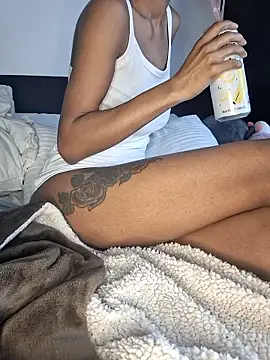 Snapshot of Cinnamonbunn chatting on February 2026 07:43:01 PM Cinnamonbunn online show from February 2026 07:43:01 PM