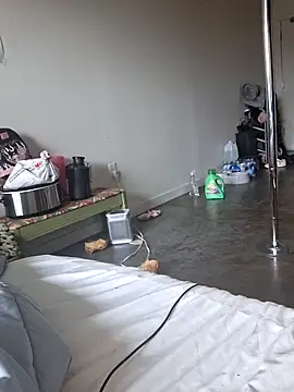 Cinnamonbunn online show from March 2026 05:17:01 PM