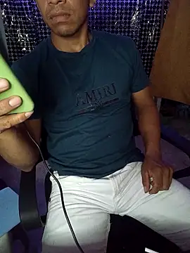 Snapshot of yisusalejo chatting on February 2026 03:29:02 AM yisusalejo online show from February 2026 03:29:02 AM