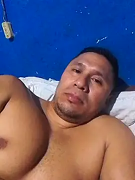 Snapshot of deiner13 chatting on February 2026 04:02:01 AM deiner13 online show from February 2026 04:02:01 AM