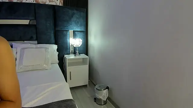 PerlaRogerss  online show from April 2026 11:33:02 AM