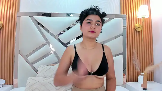 Snapshot of _Curly_Beauty chatting on February 2026 04:24:02 PM Curly Beauty online show from February 2026 04:24:02 PM