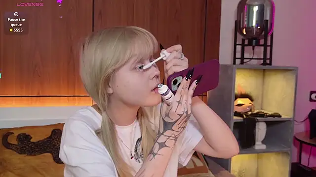 MoliQin online show from April 2026 07:47:02 AM