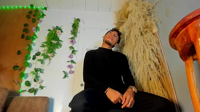 Snapshot of Ian_Hunter chatting on February 2026 01:29:02 PM Ian Hunter online show from February 2026 01:29:02 PM