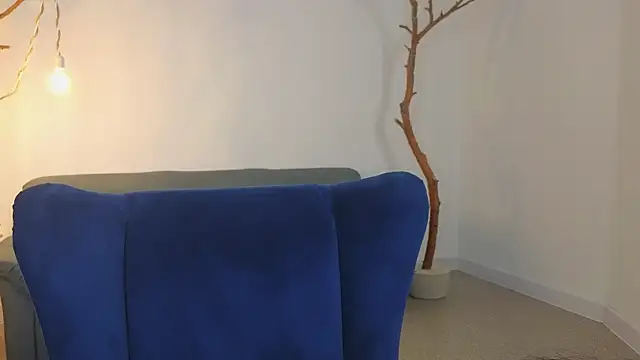 DeliaEffy online show from April 2026 12:49:01 PM