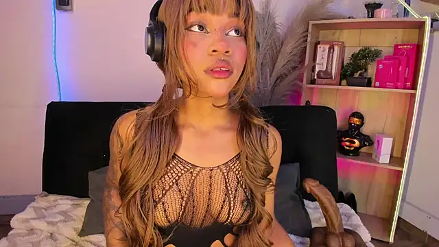 Tylla   online show from April 2026 04:00:01 AM