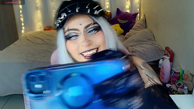 Snapshot of maliciaXpoison chatting on April 2026 04:15:02 AM maliciaXpoison online show from April 2026 04:15:02 AM