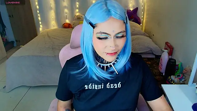 Snapshot of maliciaXpoison chatting on April 2026 05:22:01 AM maliciaXpoison online show from April 2026 05:22:01 AM