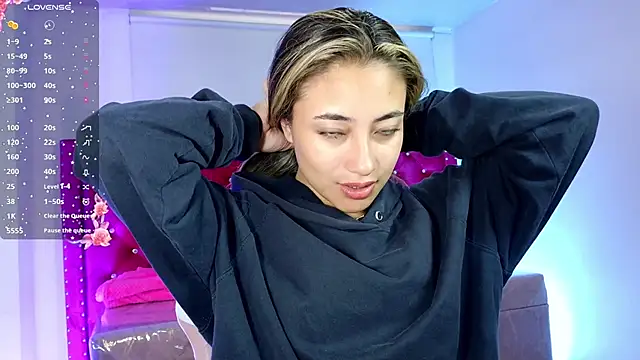 amy ker m online show from April 2026 09:18:02 PM