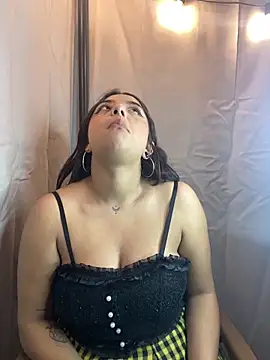 Snapshot of Midary_pink chatting on March 2026 05:02:02 AM Midary pink online show from March 2026 05:02:02 AM