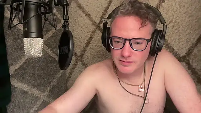 Snapshot of CunningColm chatting on March 2026 03:21:02 AM CunningColm online show from March 2026 03:21:02 AM