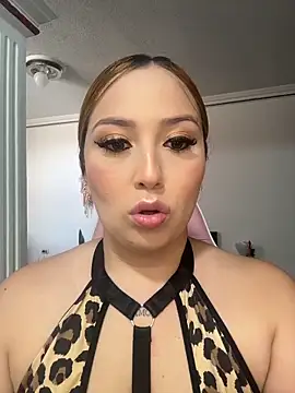 Kiarhatrixie1 online show from February 2026 05:44:02 PM