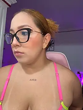 Kiarhatrixie1 online show from April 2026 05:39:02 PM