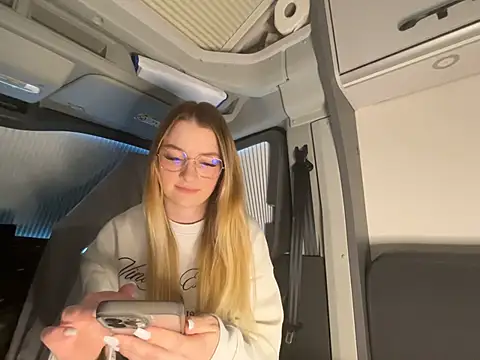 melanieTesss online show from February 2026 11:44:02 AM